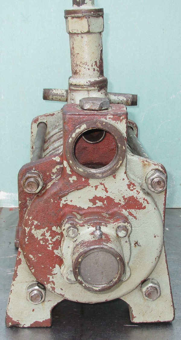 Насос НСВГ .Насос самовсасывающий вихревой газовый. нсвг, предназначен для перекачивания сжиженных углеводородных газов пропан - бутан и их смеси по ГОСТ 2044890 и ГОСТ 2757887 из стационарных и передвижных сосудов в наземные (подземные) резервуары и автомобильные (бытовые) баллоны. насос НСВГ - насос самовсасывающий вихревой газовый для перекачки СУГ. Тип насоса - вихревой пятиступенчатый. Мощность электродвигателя, кВт - 7,5. Вид исполнения электродвигателя - взрывозащищенный. Скорость вращения вала электродвигателя, об/мин - 1450. Средний срок службы,лет, не менее - 10. - горизонтальное расположение всасывающего фланца (влево со стороны электродвигателя) НСВГ-00.00.000-01;